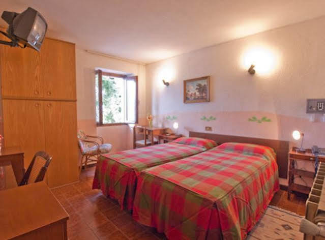Hotel Rondanino ลานโซ ดินเตลวิ ภายนอก รูปภาพ