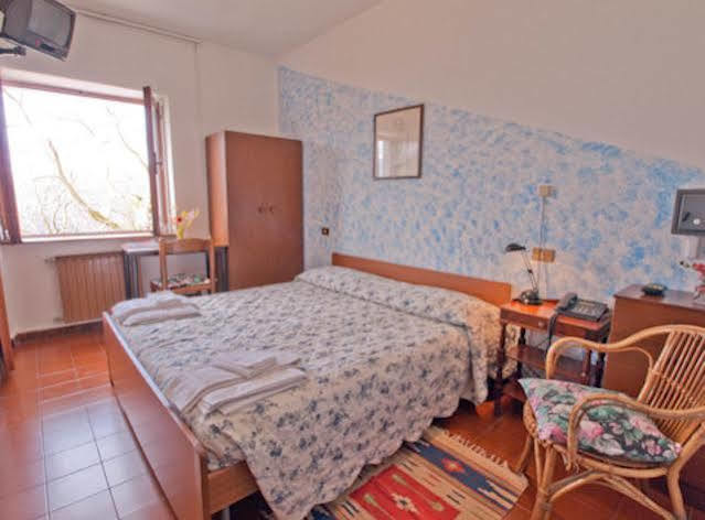 Hotel Rondanino ลานโซ ดินเตลวิ ภายนอก รูปภาพ