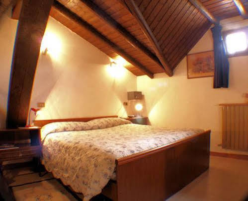 Hotel Rondanino ลานโซ ดินเตลวิ ภายนอก รูปภาพ