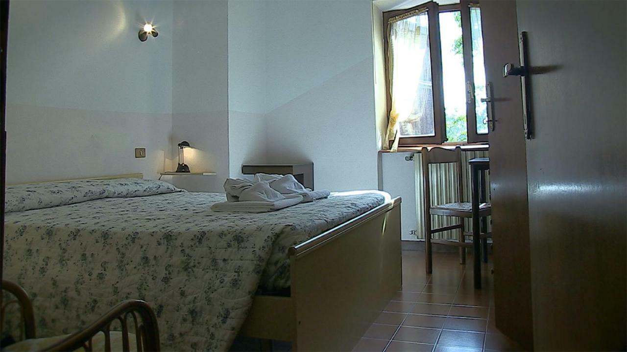 Hotel Rondanino ลานโซ ดินเตลวิ ภายนอก รูปภาพ