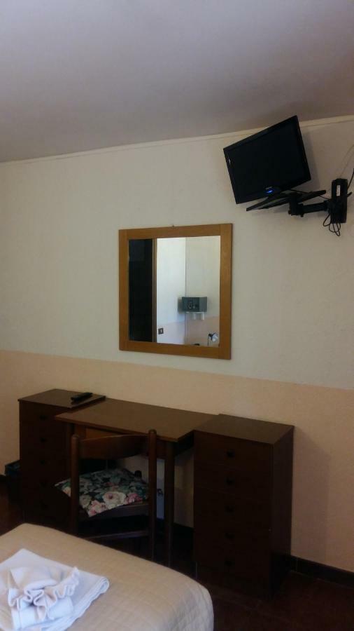 Hotel Rondanino ลานโซ ดินเตลวิ ภายนอก รูปภาพ