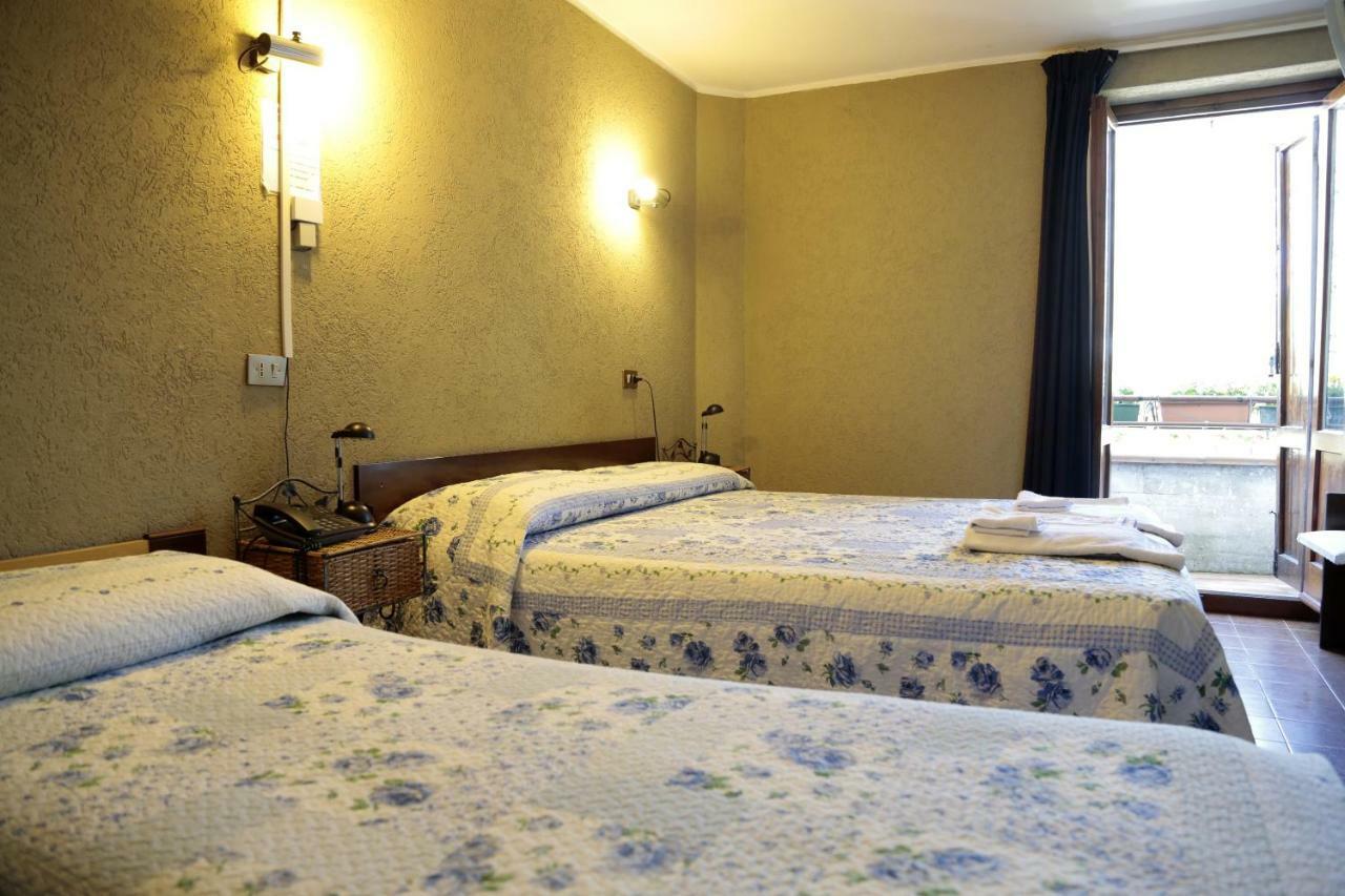 Hotel Rondanino ลานโซ ดินเตลวิ ภายนอก รูปภาพ