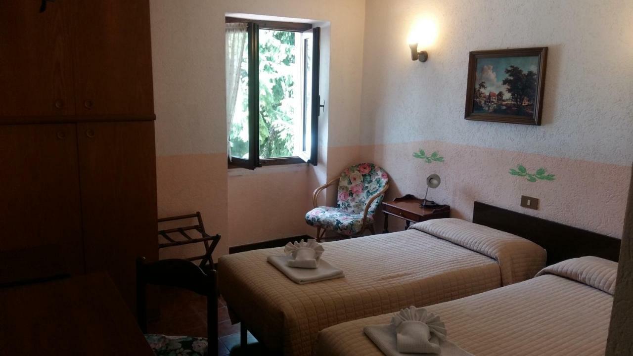 Hotel Rondanino ลานโซ ดินเตลวิ ภายนอก รูปภาพ