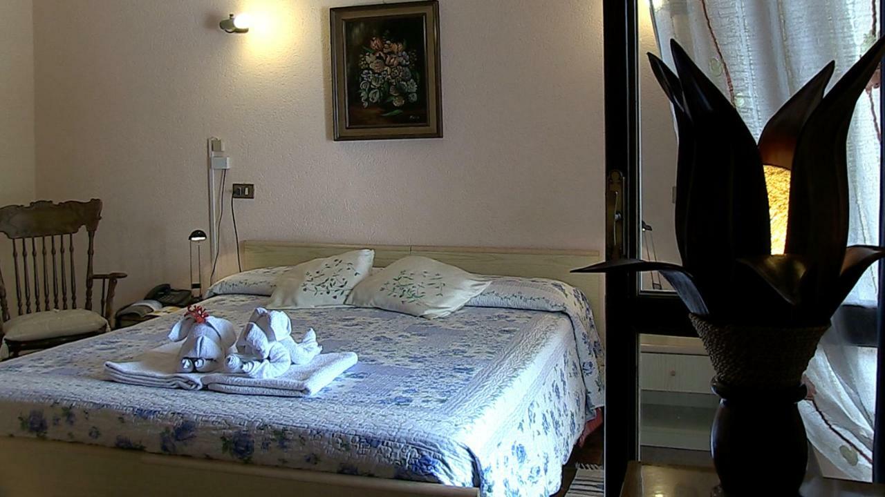 Hotel Rondanino ลานโซ ดินเตลวิ ภายนอก รูปภาพ